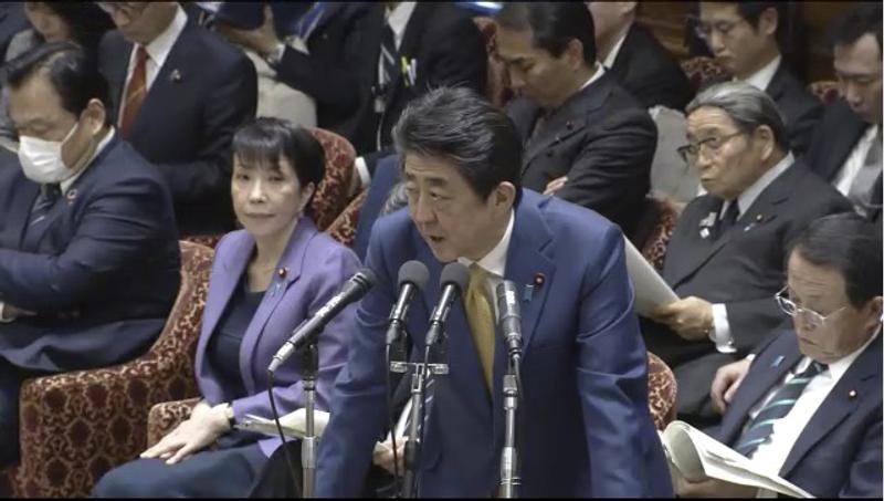 衆院予算委員会で答弁する安倍晋三首相（2020年2月28日）