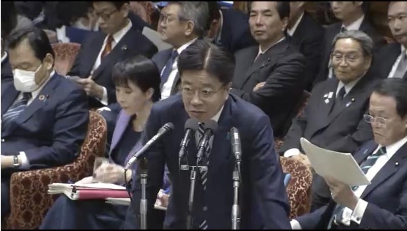 衆院予算委員会で答弁する加藤勝信厚労相（2020年2月28日）