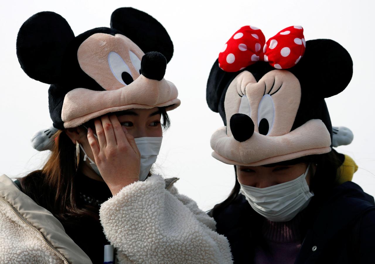 新型コロナウイルスの感染拡大を受けて、東京ディズニーリゾートは2月29日から3月15日までの臨時休園を発表した。