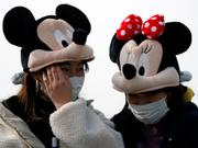 新型コロナウイルスの感染拡大を受けて、東京ディズニーリゾートは2月29日から3月15日までの臨時休園を発表した。