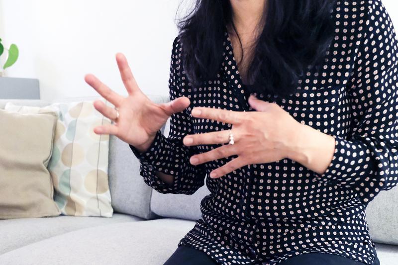 櫻井友子さん、手元
