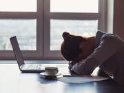 ワクチンができるまでは自宅で働き、集会を控えるべき…専門家が指摘