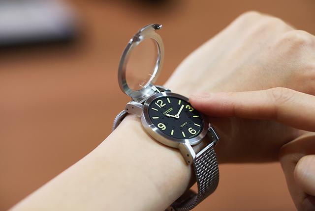 映画「ザ•ビーチ」の販促用デジタル腕時計時計