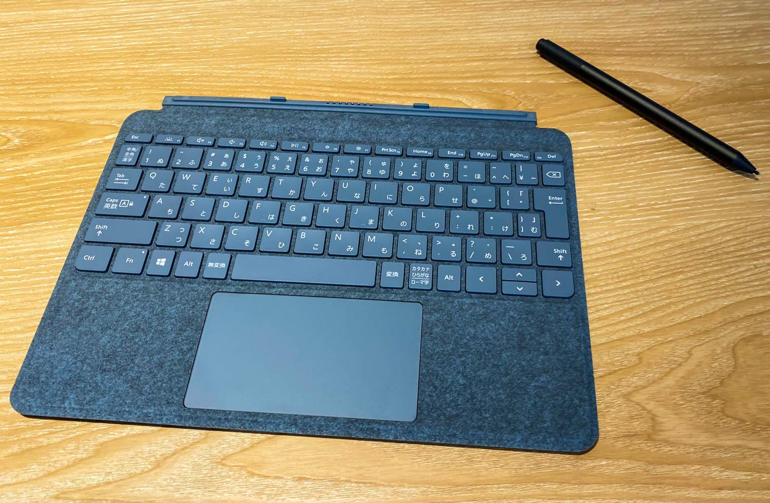 Windows Surfacego2 64GB本体＋キーボード 充電器 箱付き