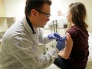 COVID-19ワクチンのテストはすでに始まっている。2020年3月16日、ワシントン州シアトルのカイザーパーマネンテ社の研究所で。
