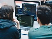 雇用する側が求めるプログラミング言語には、JavaScript、Python、Cなどがある。