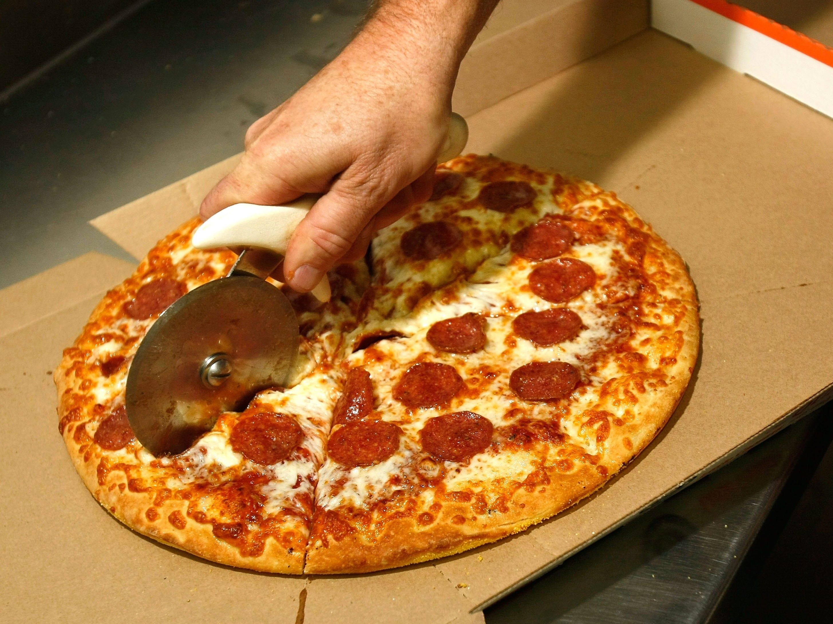 テイクアウトしたピザに差別的マーク…従業員は即解雇。報告した顧客に 