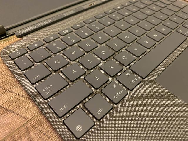 第7世代ipadを Surface化 するタッチパッド付きキーボード Combo Touch を試す Business Insider Japan