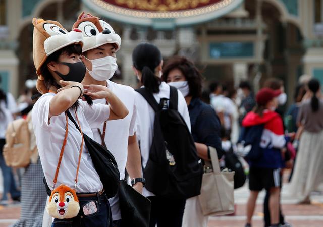 ミッキーマウスと抱き合える日は戻るのか テーマパークの業績に影を落とすコロナ Business Insider Japan