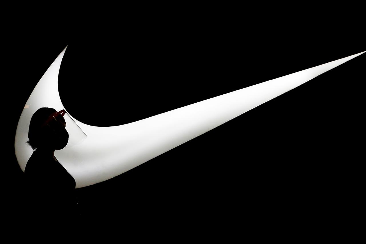 ナイキ Nike ロゴ