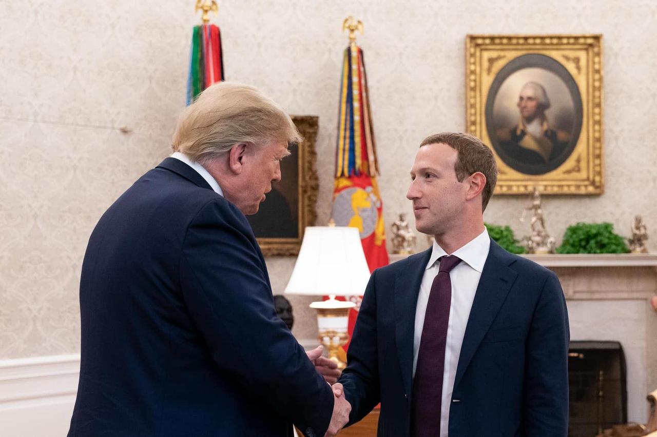 ドナルド・トランプ大統領がフェイスブックでシェアした、2019年9月19日の会談の写真。