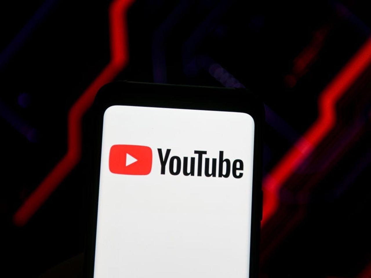 YouTubeは、COVID-19に関する誤報を防止する取り組みの中で、誤って別の動画を削除したことを認めた。