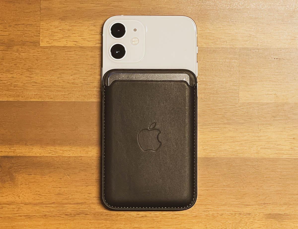 2極タイプ Apple純正 レザーウォレットiPhone MagSafe Wallet 通販