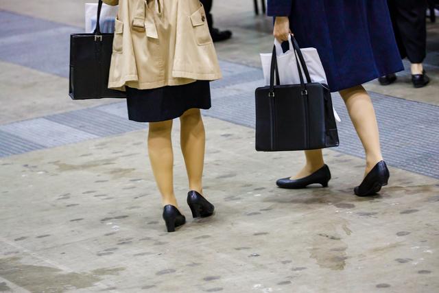 就活断念した元就活生ら リクルートやaokiに抗議の署名開始 女子学生に 美しさ 求める謎マナーの背景は Business Insider Japan