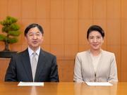 新年の感想を述べられる天皇皇后両陛下