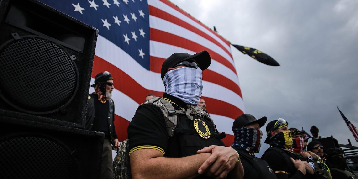 グズ」「並外れた弱虫」極右団体のプラウド・ボーイズはトランプ前