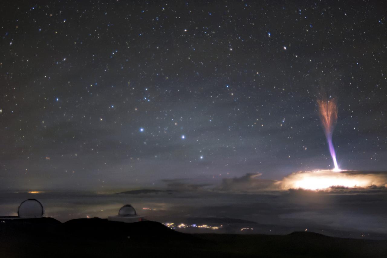 ハワイの上空で、2種類の発光現象が同時に見られた。