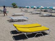 フロリダ州マイアミビーチでは、コロナウイルス感染拡大を防ぐため、ビーチを制限付きで再開した。2020年6月10日。