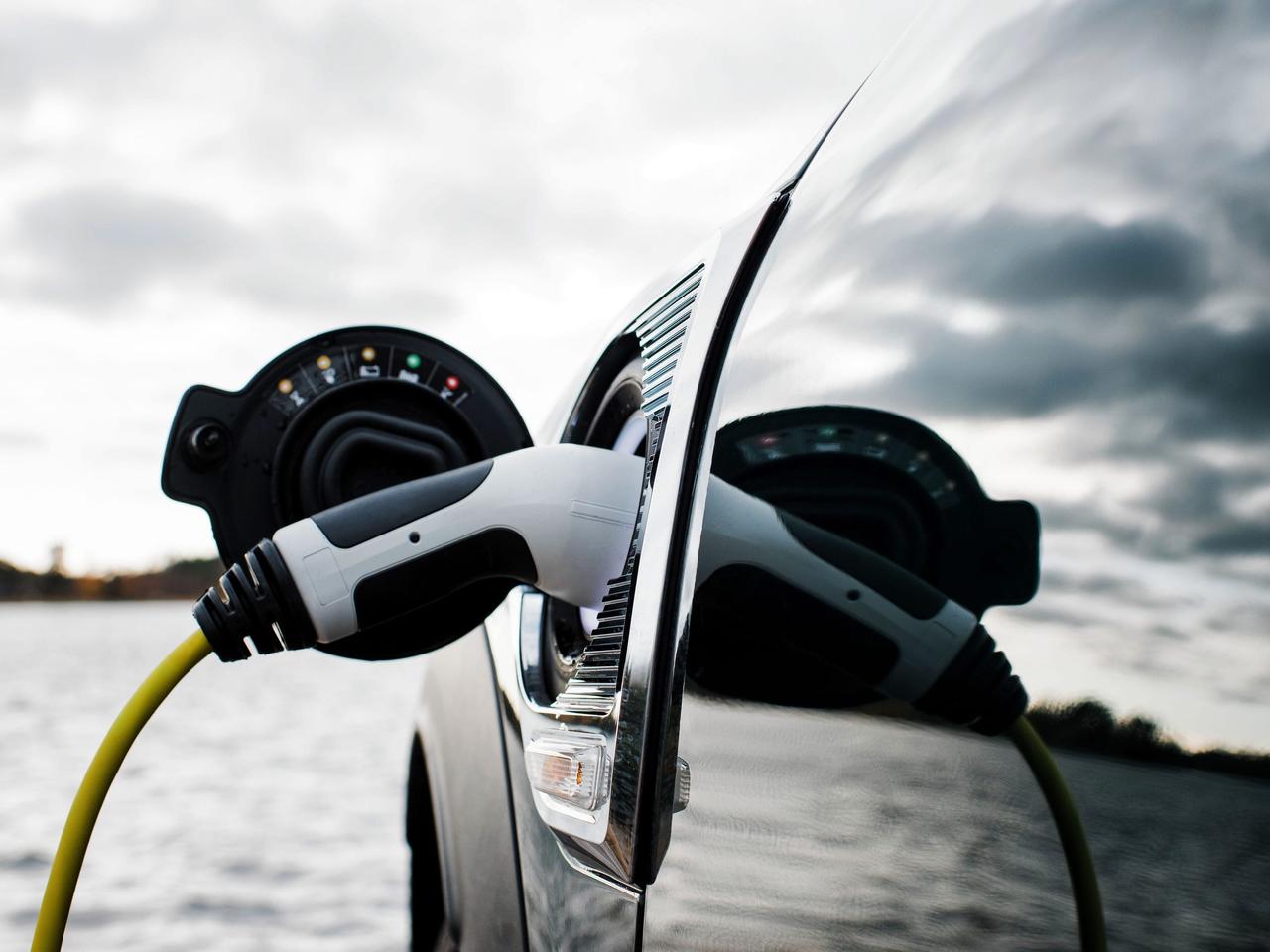 電気自動車 充電ステーション