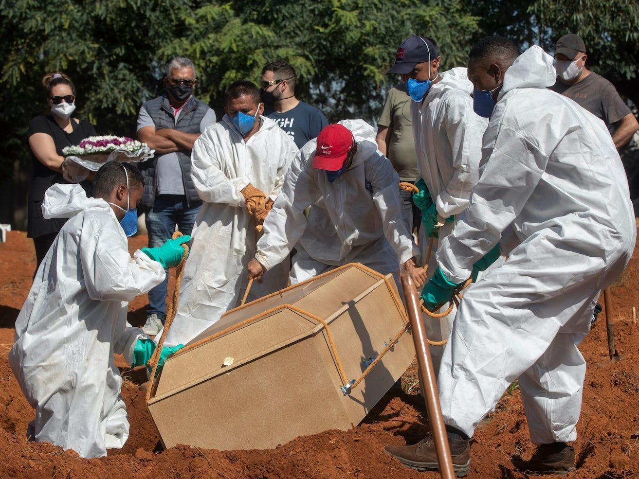 1日の死者数4000人は「すぐそこ」、ブラジルが新型コロナウイルスに