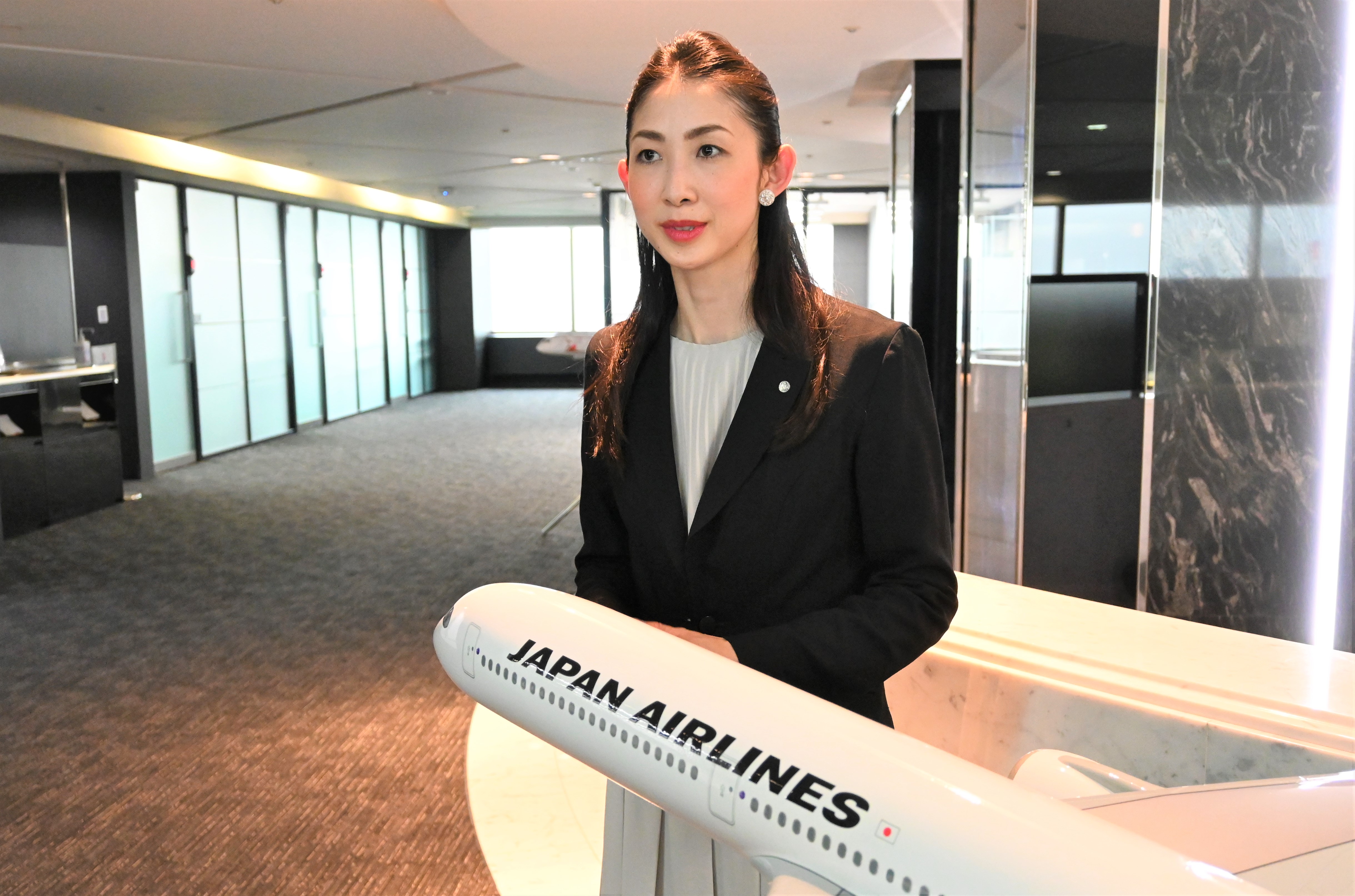 大空へ十年　全日本空輸株式会社 航空会社で働き続けたい、でも…。JAL・ANAから出向するCAら3人が