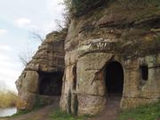 8世紀には追放された王の隠れ家だったことが判明した洞窟。