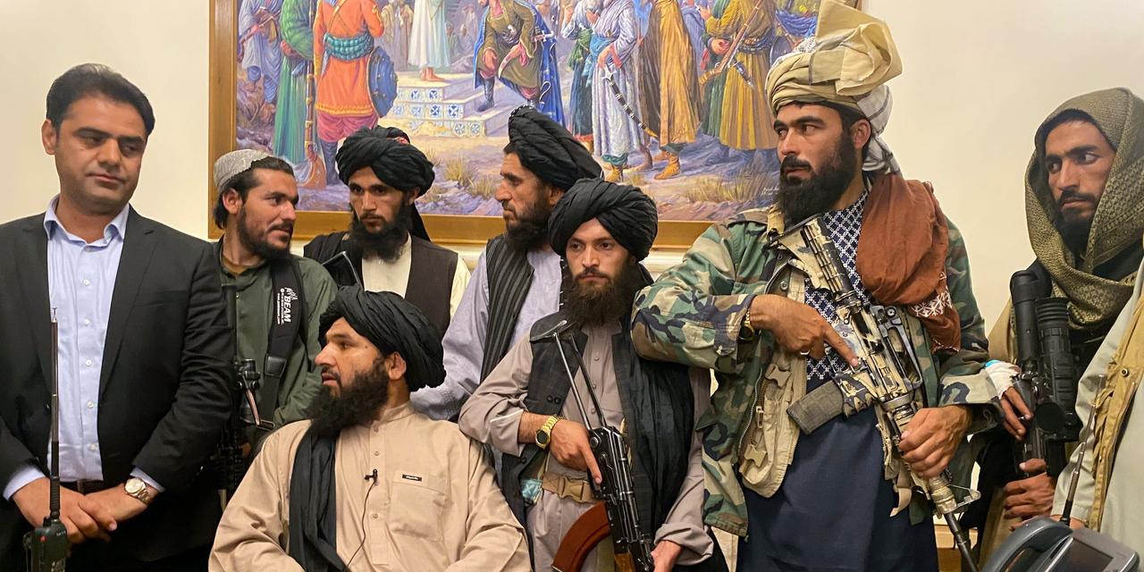 タリバンが大統領府を占拠した。