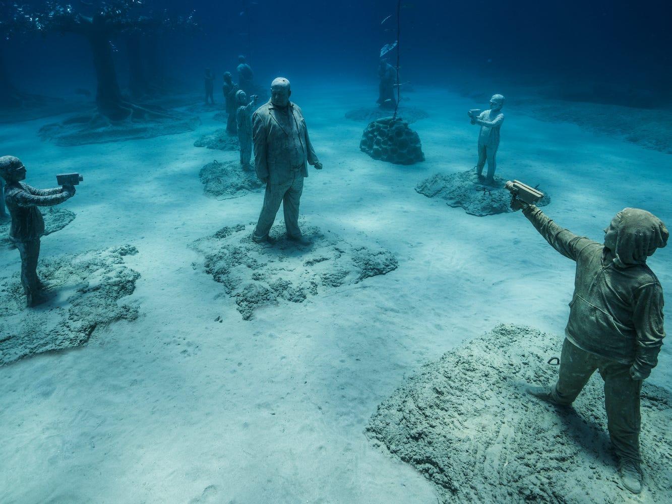 地中海・キプロス沖に海底彫刻美術館がオープン | Business Insider Japan