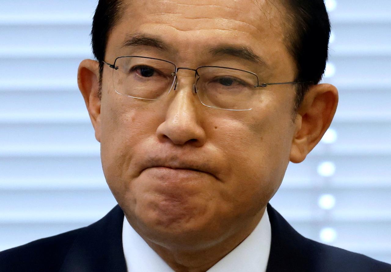 記者会見する岸田文雄氏。