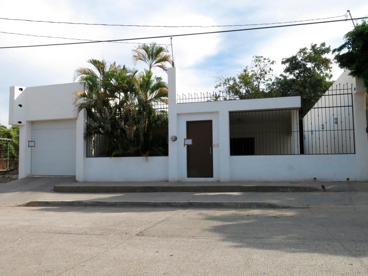 メキシコのクリアカンにある、エル・チャポとして知られる悪名高き麻薬王、ホアキン・グスマン・ロエーラの邸宅。当局の逃れるために使った脱出口もある。2014年2月23日撮影。