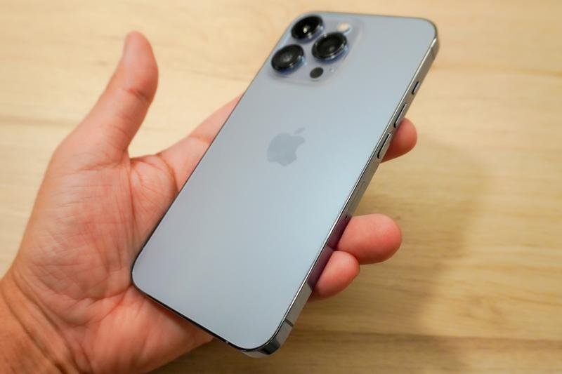 iPhone 13 Pro（フロストブルー）