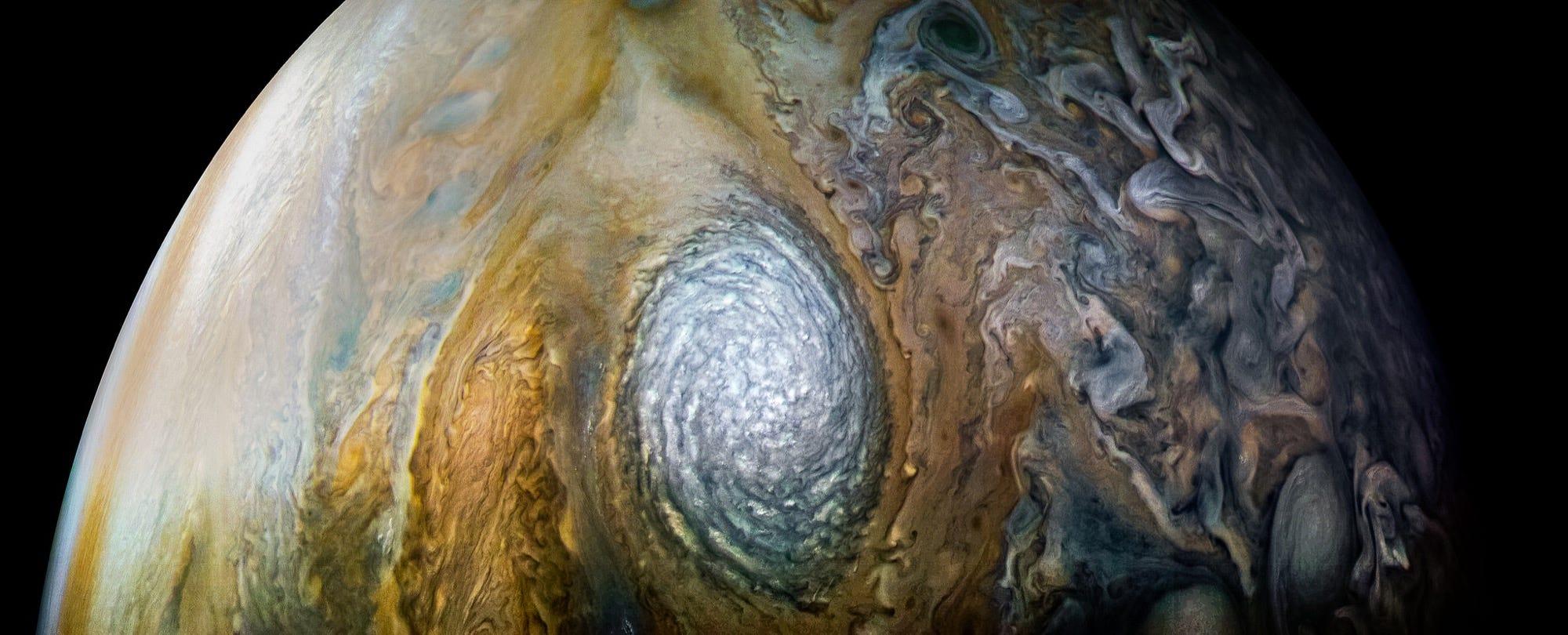 NASAの木星探査機ジュノーが捉えた、驚くほど美しい画像 | Business