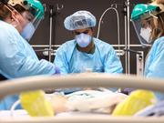 労働力不足で病院のベッドに空き