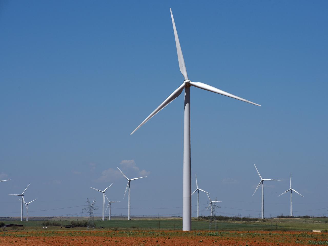テキサス州ロレインの風力発電機。