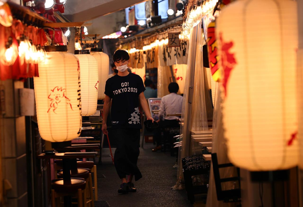 居酒屋の店員
