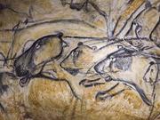 フランスのヴァロン＝ポン＝ダルクにある洞窟に描かれた壁画を複製したもの。最古の洞窟壁画とされている。