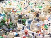 大企業のサステナブルな取り組みによって、プラスチックボトルのゴミは今、特別な価値を持つようになった。