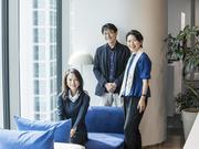 取材をした小巻亜矢さん、山口有希子さん、西川岳志さん