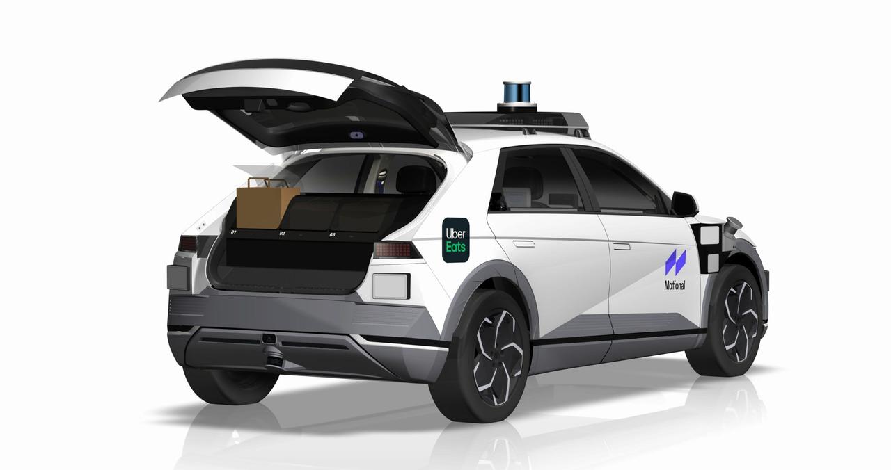 モーショナルのヒョンデ IONIQ 5を使用したロボットタクシーは、2022年からウーバーの自動配送を行う予定だ。