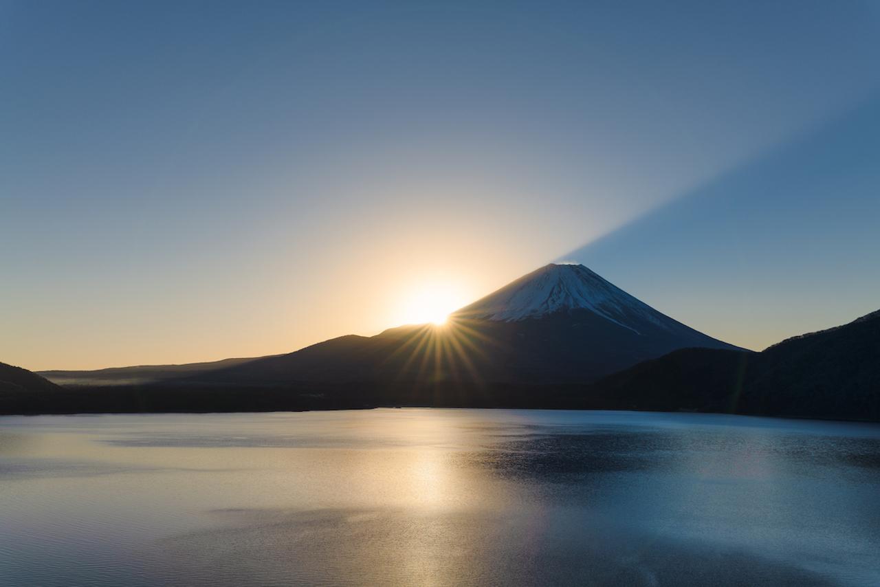 富士山と初日の出の様子。