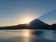 富士山と初日の出の様子。