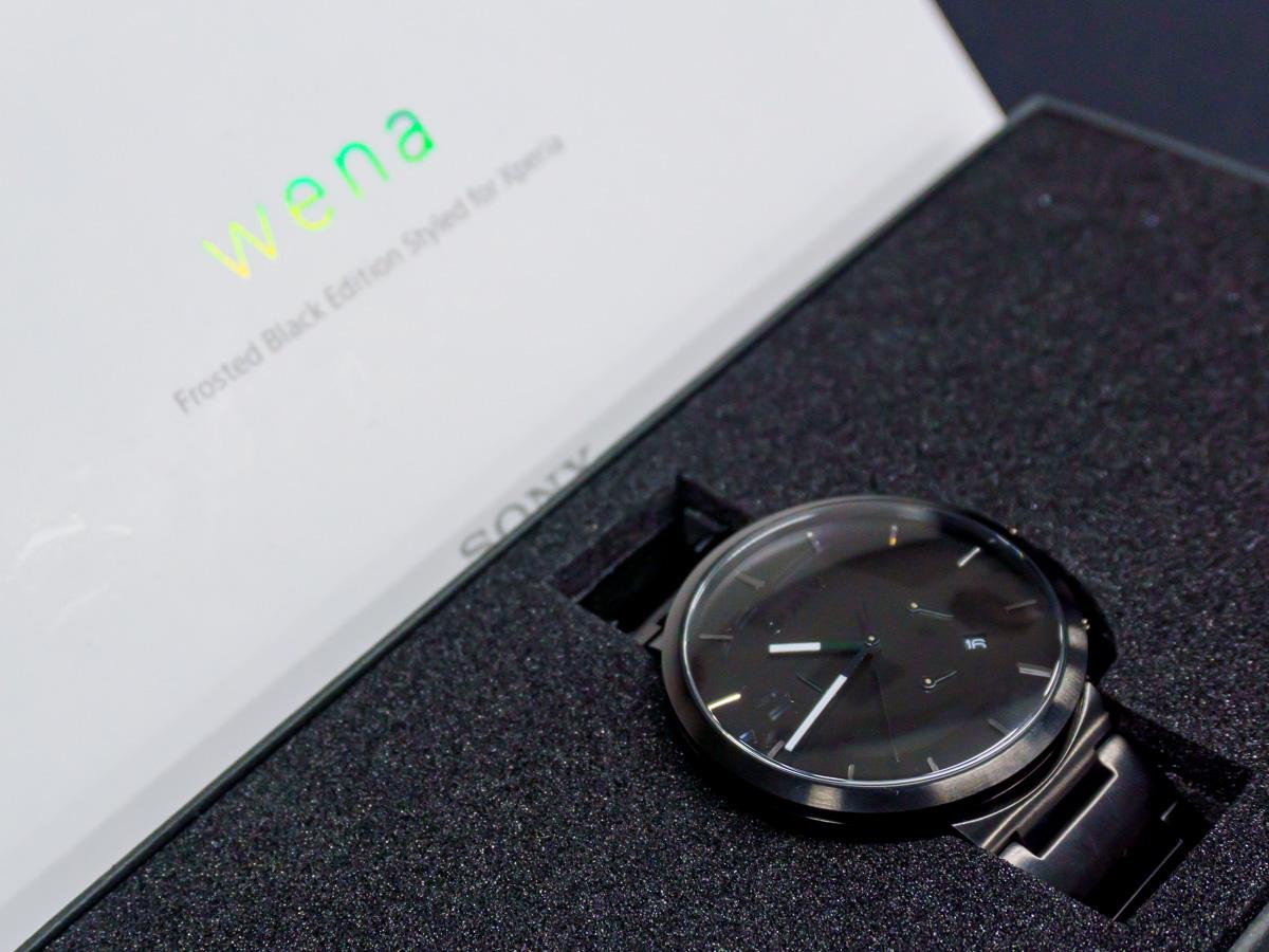 ソニー“初の社名刻印入り”アナログ時計が1000本限定販売、wenaとXperia