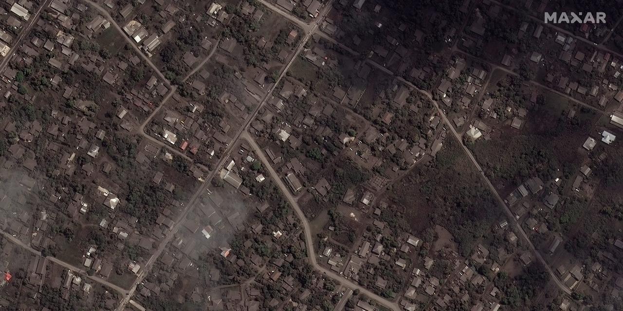 火山の噴火が起きた後のトンガの首都ヌクアロファの衛星画像。