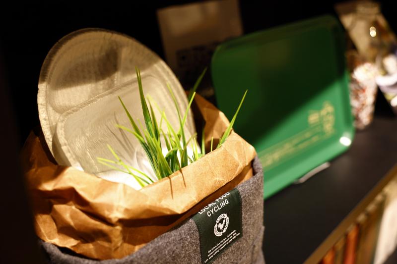 従来のプラスチックに代わる新素材の「PLAiR」
