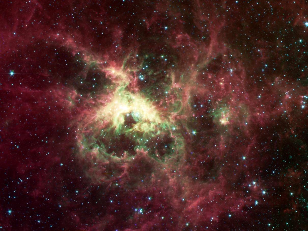 NASAのハッブル宇宙望遠鏡が「3つの銀河の衝突」を捉えた NASAのハッブル宇宙望遠鏡が「3つの銀河の衝突」を捉えた