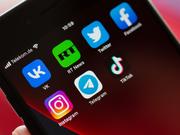TikTokは、RT（1段目の左から2番目のアイコン）などのロシアに支援された報道機関をEU圏内で自社プラットフォームから追放すると発表した。