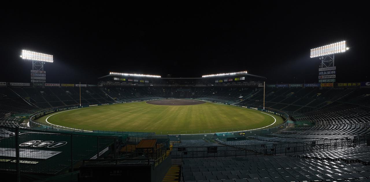 100年の歴史と伝統を次世代に残す。阪神甲子園球場の「LEDカクテル光線」はこれからのスタジアム照明を変える | Business Insider Japan
