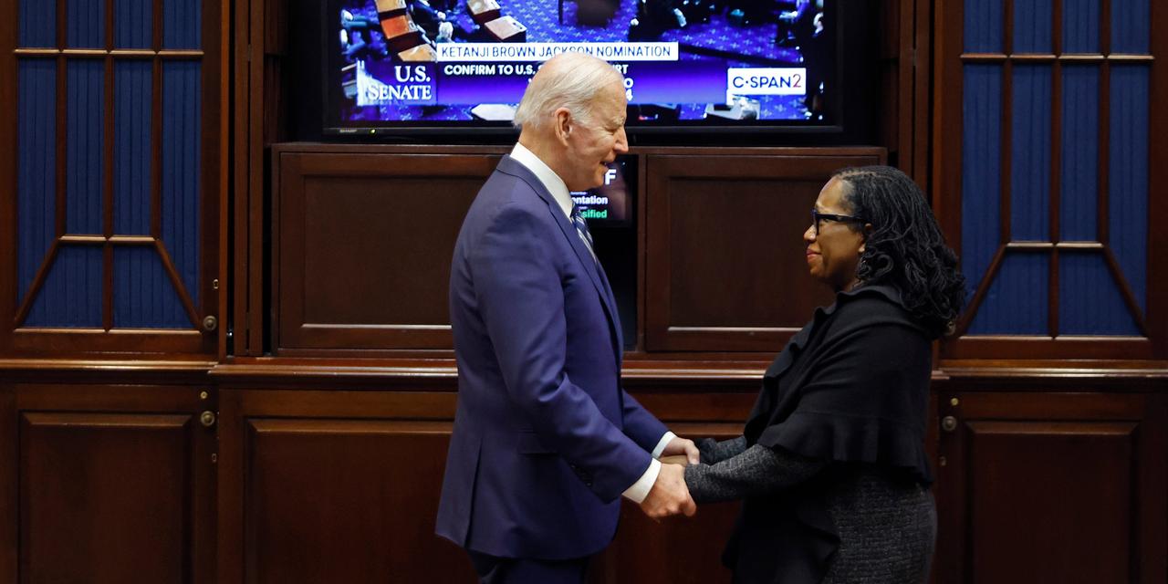 黒人女性初! 米上院がジャクソン氏の最高裁判事就任を承認… バイデン大統領とジャクソン氏は「歴史的瞬間」を祝った