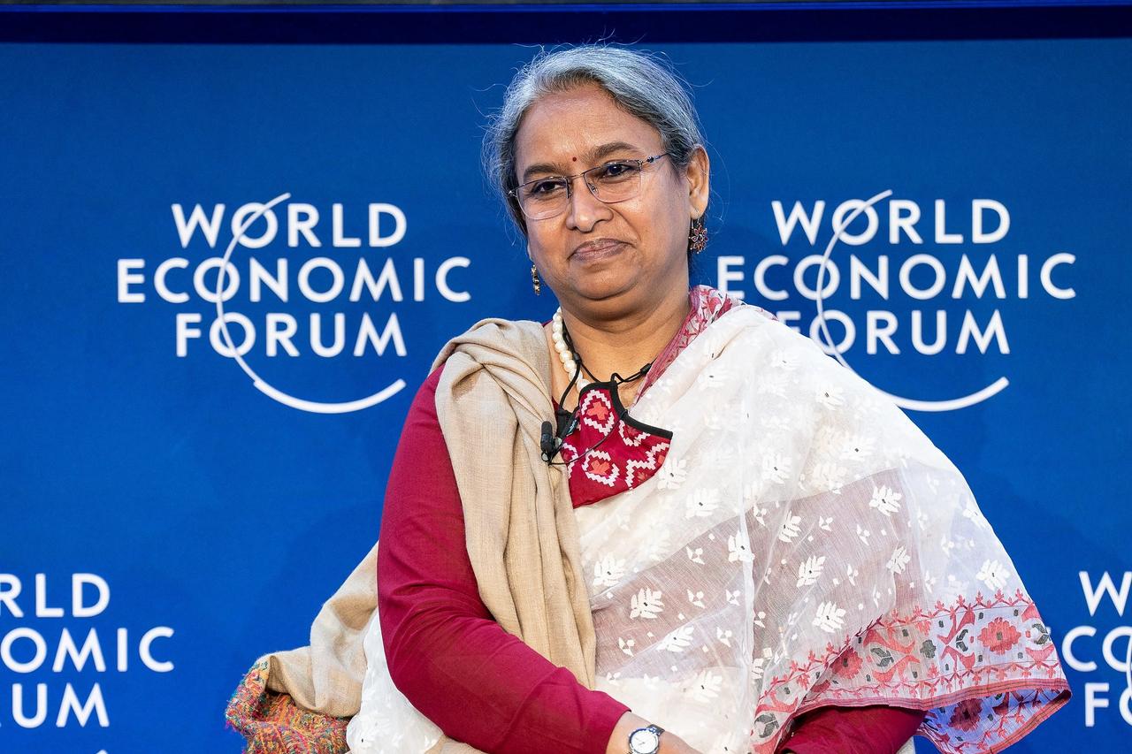 5月24日の世界経済フォーラムでスピーチを行うバングラデシュ教育省のディプー・モニ大臣。