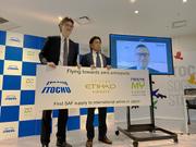 左から伊藤忠エネルギー部門長の山田哲也氏、エディハト航空日本支社長の稲葉則夫氏、Nesteアジア太平洋地域SAF事業統括サミ・ヤゥヒアィネン氏。